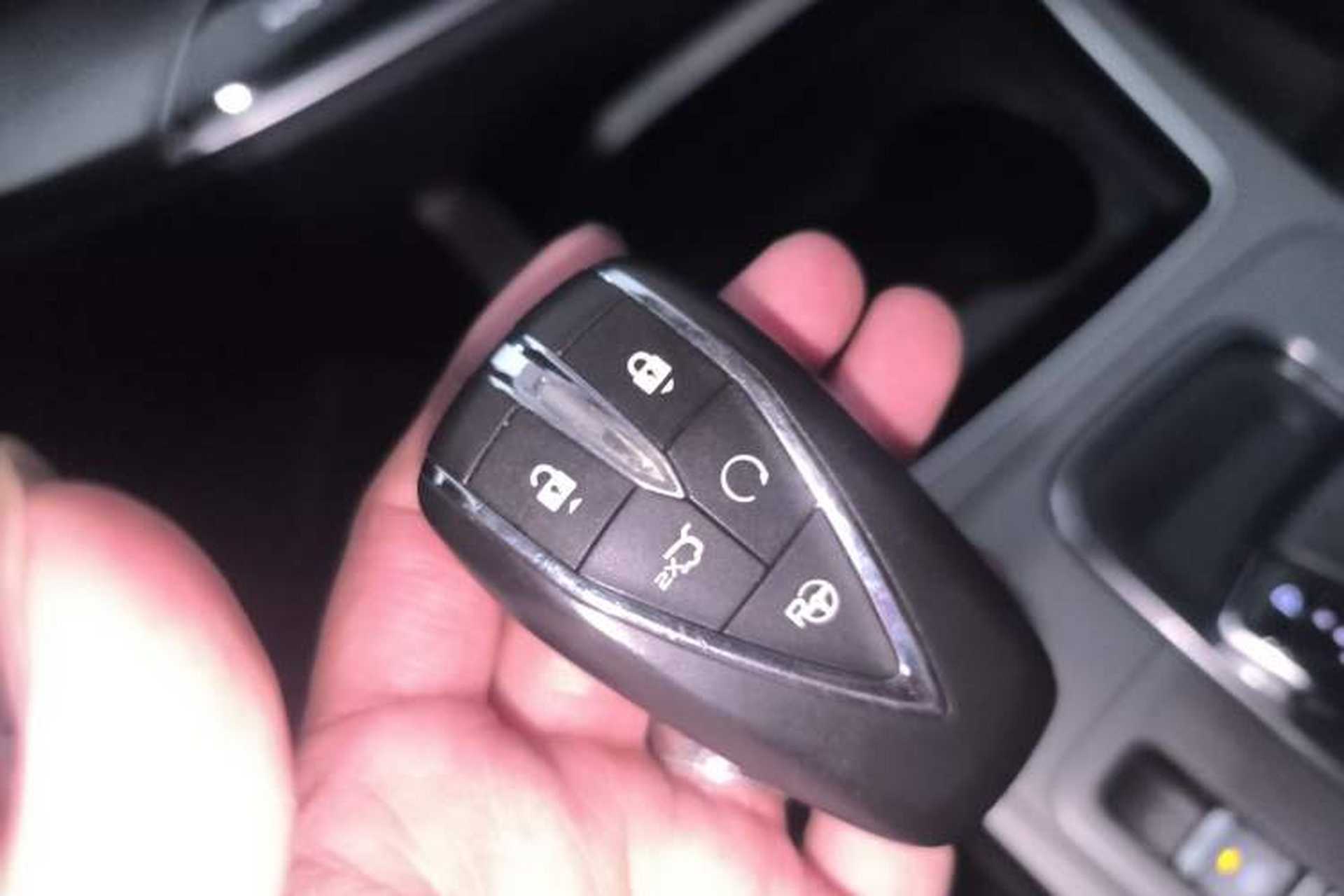 Used CHANGAN OSHAN X7 2020 1.5T Automatic Parking with Facial Recognition – Spacey & Carefree Edition Vehicle Key