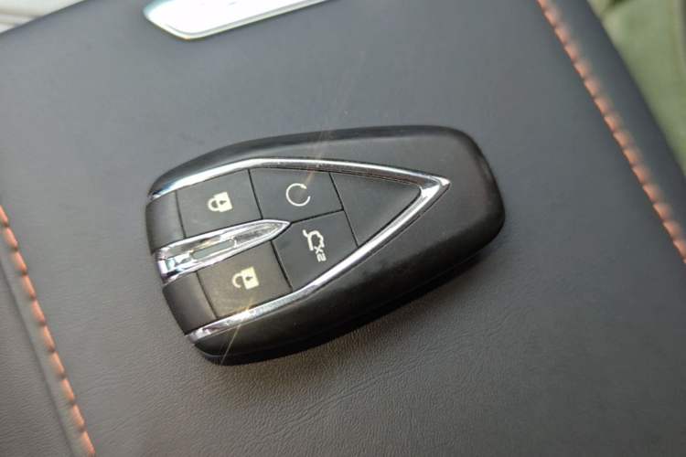 Used CHANGAN OSHAN X7 2020 1.5T Automatic Luxury Model Vehicle Key