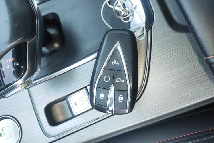 Used CHANGAN OSHAN X7 2020 1.5T Automatic Parking with Facial Recognition – Spacey & Carefree Edition Vehicle Key