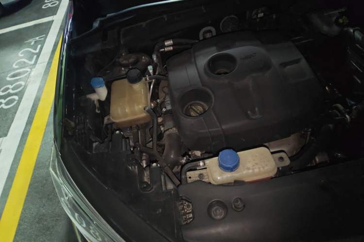 Used CHANGAN OSHAN X7 2021 1.5T Automatic Luxury Model Engine Bay Right