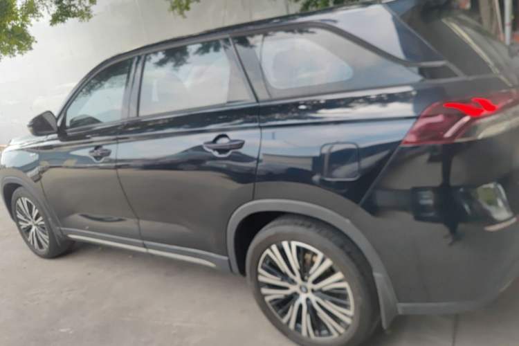 Used CHANGAN OSHAN X7 2021 1.5T Automatic Luxury Version Exterior 2