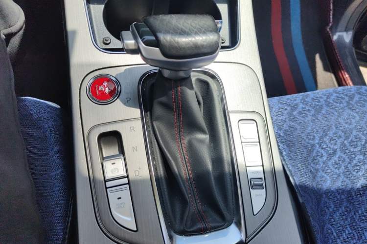 Used CHANGAN OSHAN X7 2021 1.5T Automatic Luxury Model Gear Lever