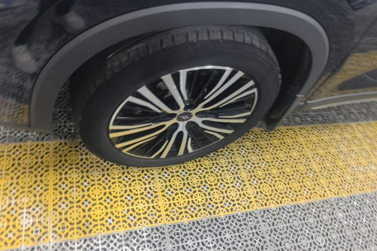 Used CHANGAN OSHAN X7 2021 1.5T Automatic Luxury Model Left Front Wheel Hub