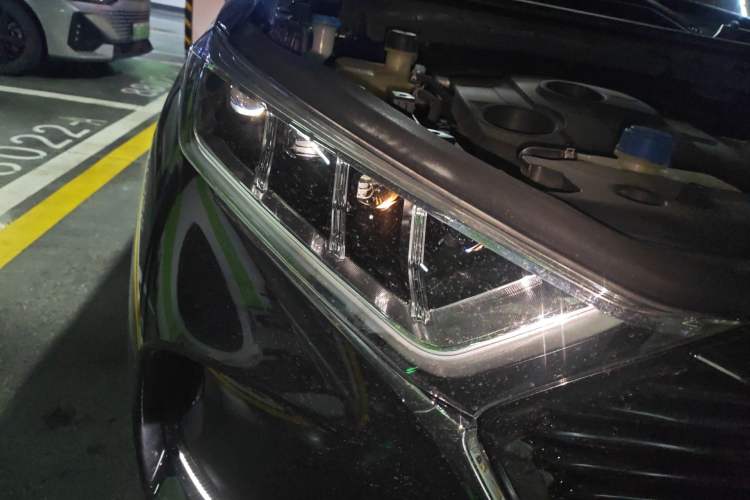 Used CHANGAN OSHAN X7 2021 1.5T Automatic Luxury Model Right Front Headlight
