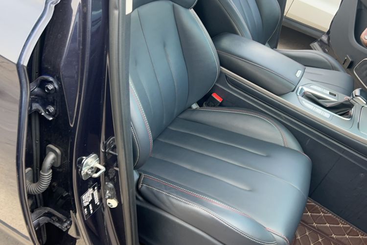 Used CHANGAN OSHAN X7 2021 1.5T Automatic Luxury Version Right Front Seat