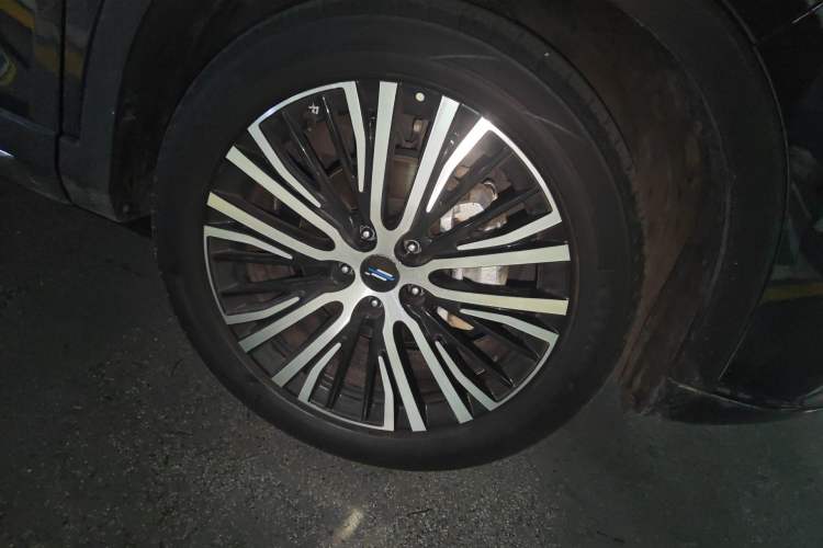 Used CHANGAN OSHAN X7 2021 1.5T Automatic Luxury Model Right Front Wheel Hub