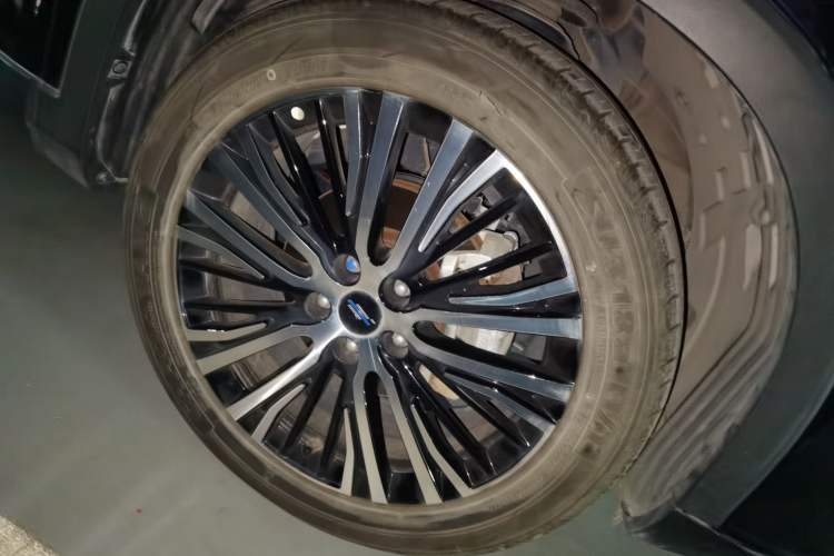 Used CHANGAN OSHAN X7 2021 1.5T Automatic Luxury Version Right Front Wheel Hub