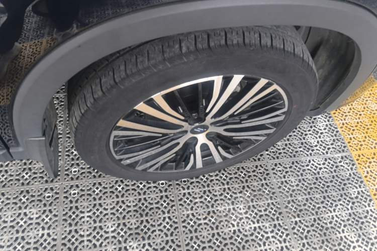 Used CHANGAN OSHAN X7 2021 1.5T Automatic Luxury Model Right Rear Wheel Hub