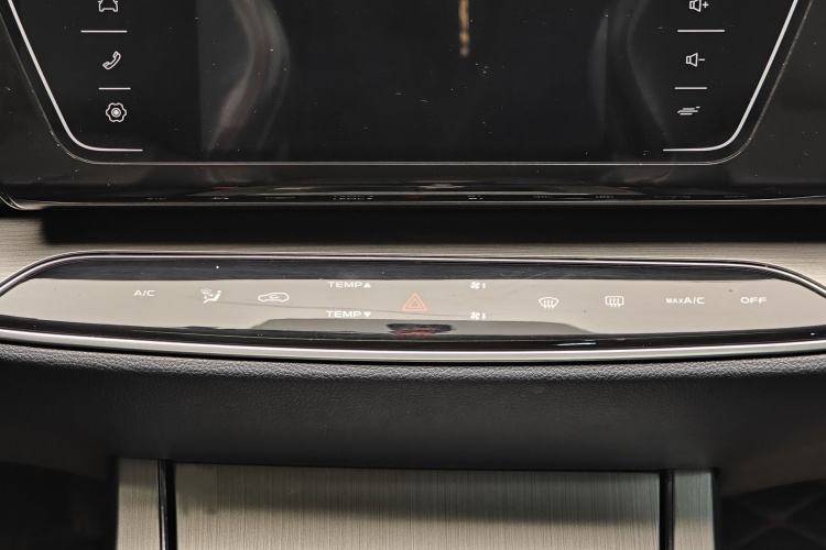 Used CHANGAN OSHAN X7 2021 1.5T Manual Luxury Version Audio And AC Panel