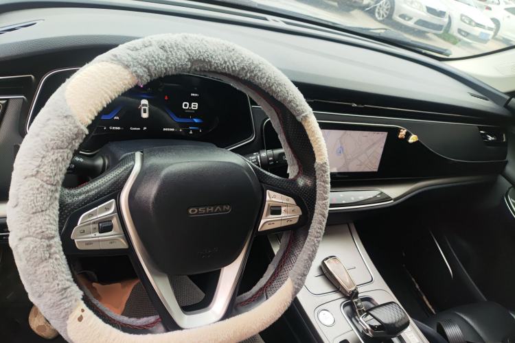 Used CHANGAN OSHAN X7 2021 1.5T Space Freedom Edition with Automatic Parking and Facial Recognition Center Console