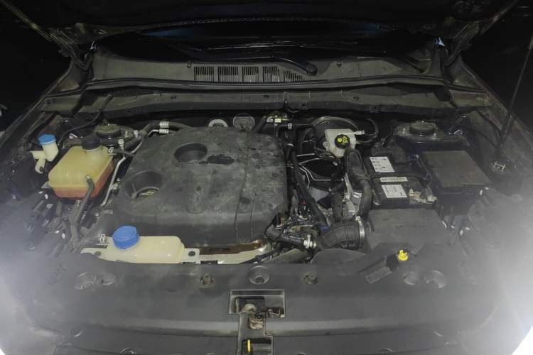 Used CHANGAN OSHAN X7 2021 1.5T Manual Luxury Version Engine Bay