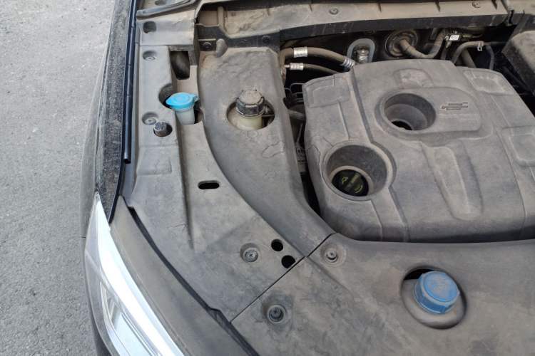 Used CHANGAN OSHAN X7 2021 1.5T Automatic Pilot Version Engine Bay Right