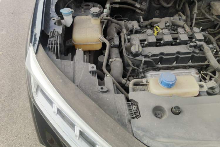 Used CHANGAN OSHAN X7 2021 1.5T Automatic Elite Edition Engine Bay Right
