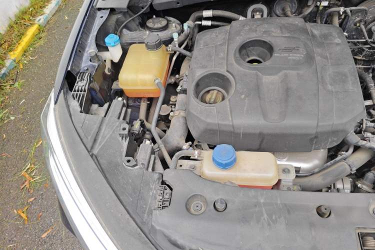Used CHANGAN OSHAN X7 2021 1.5T Automatic Luxury Model Engine Bay Right