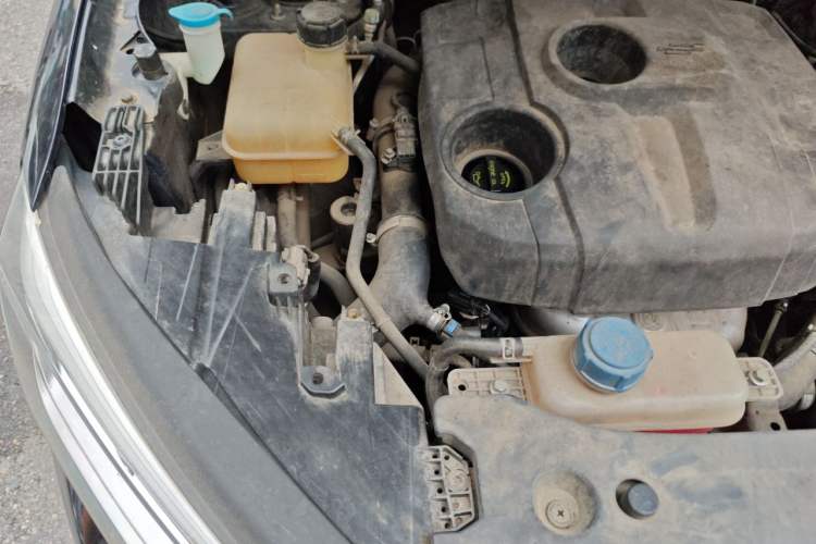 Used CHANGAN OSHAN X7 2021 1.5T Automatic Luxury Model Engine Bay Right