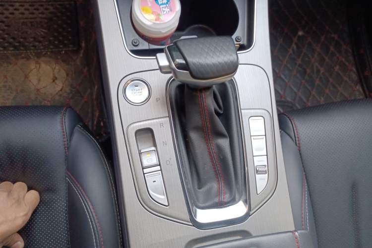 Used CHANGAN OSHAN X7 2021 1.5T Automatic Pilot Version Gear Lever