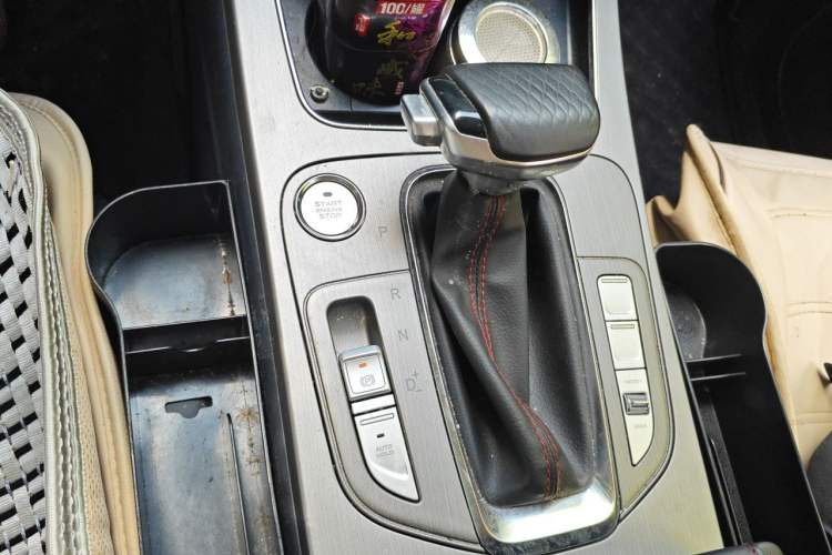 Used CHANGAN OSHAN X7 2021 1.5T Automatic Luxury Model Gear Lever