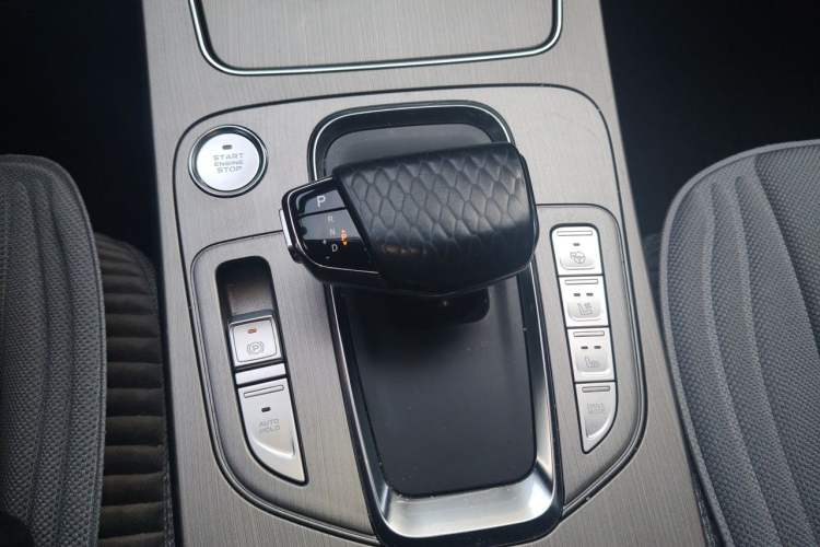 Used CHANGAN OSHAN X7 2021 1.5T Space Freedom Edition with Automatic Parking and Facial Recognition Gear Lever