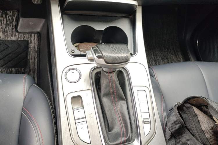Used CHANGAN OSHAN X7 2021 1.5T Automatic Luxury Model Gear Lever