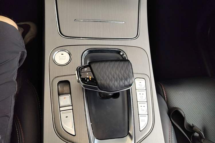 Used CHANGAN OSHAN X7 2021 1.5T Space Freedom Edition with Automatic Parking and Facial Recognition Gear Lever
