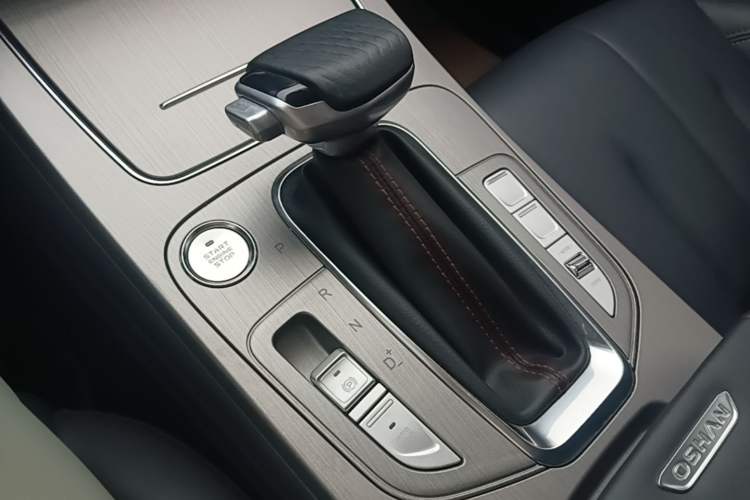 Used CHANGAN OSHAN X7 2021 1.5T Automatic Luxury Model Gear Lever