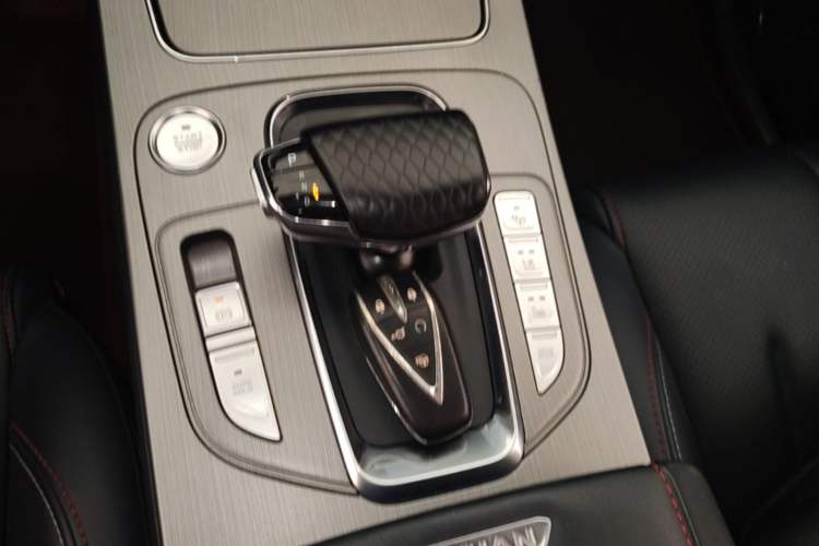 Used CHANGAN OSHAN X7 2021 1.5T Space Freedom Edition with Automatic Parking and Facial Recognition Gear Lever