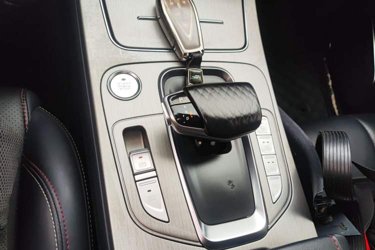 Used CHANGAN OSHAN X7 2021 1.5T Space Freedom Edition with Automatic Parking and Facial Recognition Gear Lever