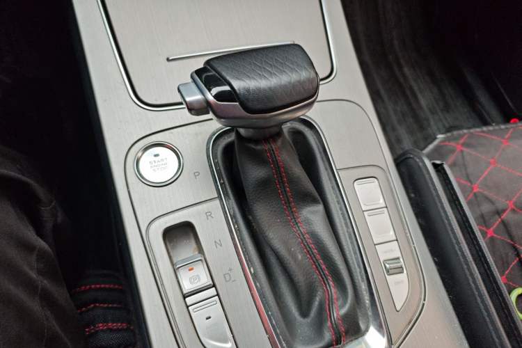 Used CHANGAN OSHAN X7 2021 1.5T Automatic Luxury Model Gear Lever
