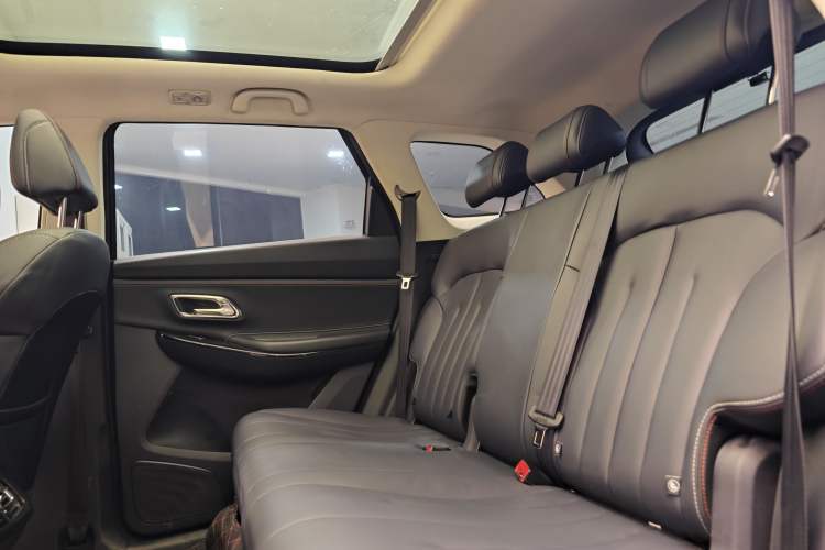 Used CHANGAN OSHAN X7 2021 1.5T Manual Luxury Version Interior 10