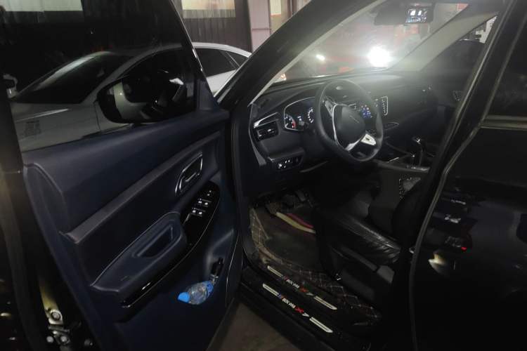 Used CHANGAN OSHAN X7 2021 1.5T Manual Luxury Version Interior 3