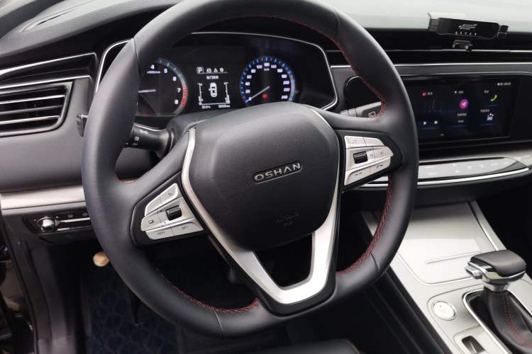Used CHANGAN OSHAN X7 2021 1.5T Automatic Luxury Version Interior 4