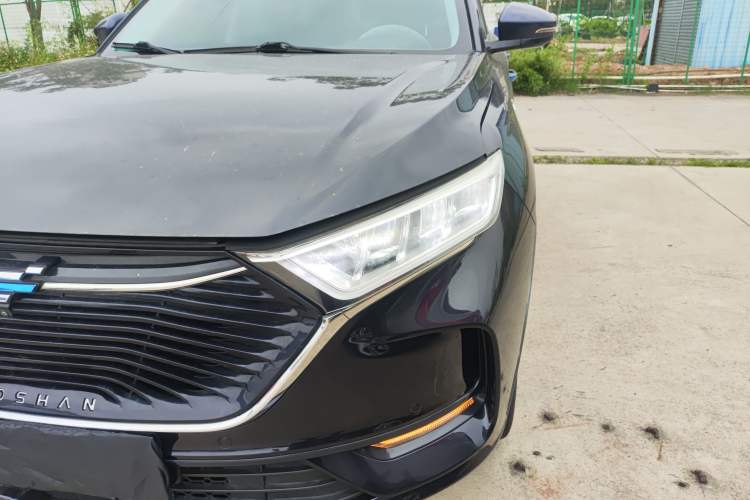 Used CHANGAN OSHAN X7 2021 1.5T Space Freedom Edition with Automatic Parking and Facial Recognition Left Front Headlight
