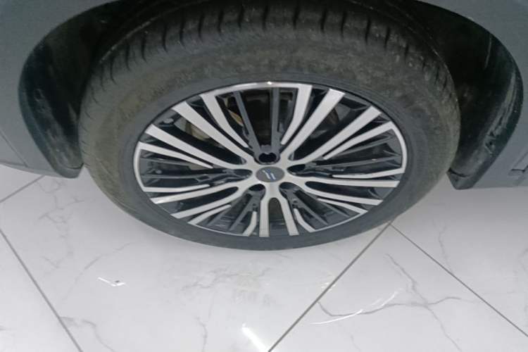 Used CHANGAN OSHAN X7 2021 1.5T Automatic Luxury Version Left Front Wheel Hub