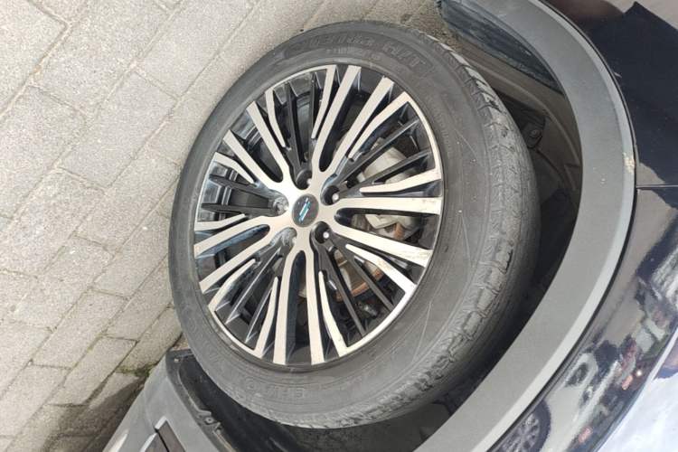 Used CHANGAN OSHAN X7 2021 1.5T Automatic Luxury Model Left Front Wheel Hub