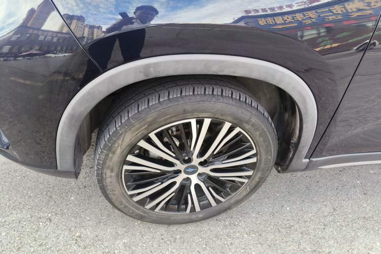 Used CHANGAN OSHAN X7 2021 1.5T Automatic Luxury Version Left Front Wheel Hub