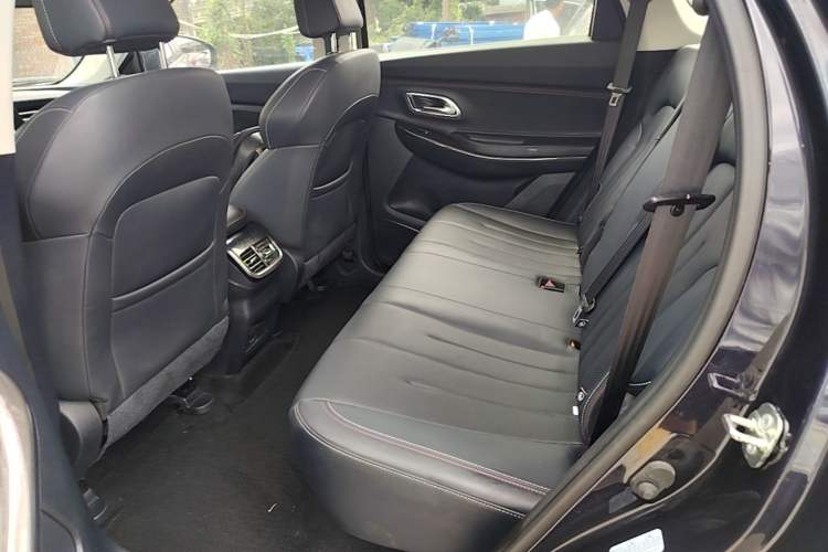 Used CHANGAN OSHAN X7 2021 1.5T Space Freedom Edition with Automatic Parking and Facial Recognition Left Rear Seat