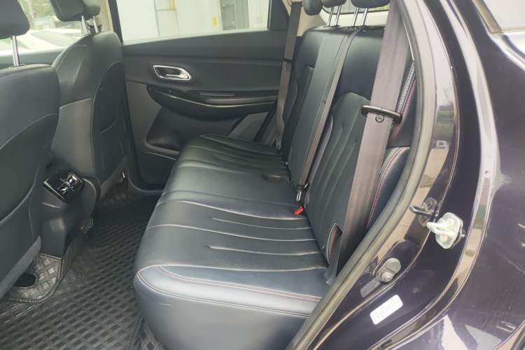 Used CHANGAN OSHAN X7 2021 1.5T Space Freedom Edition with Automatic Parking and Facial Recognition Left Rear Seat