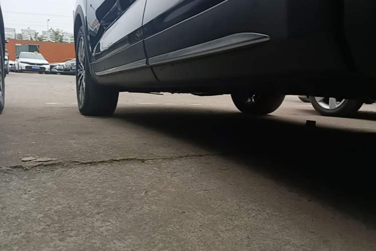 Used CHANGAN OSHAN X7 2021 1.5T Automatic Luxury Model Left Side Sill
