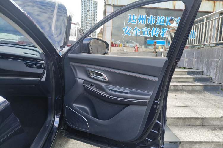 Used CHANGAN OSHAN X7 2021 1.5T Automatic Luxury Version Right Front Door Interior