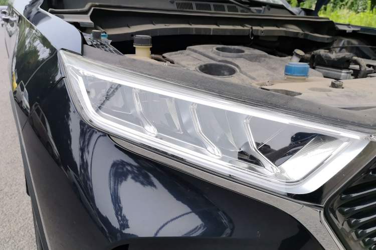Used CHANGAN OSHAN X7 2021 1.5T Automatic Luxury Version Right Front Headlight