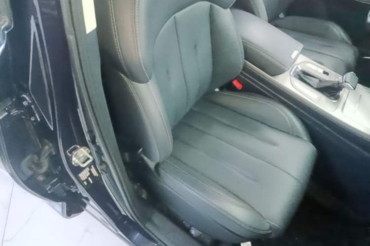 Used CHANGAN OSHAN X7 2021 1.5T Automatic Luxury Version Right Front Seat