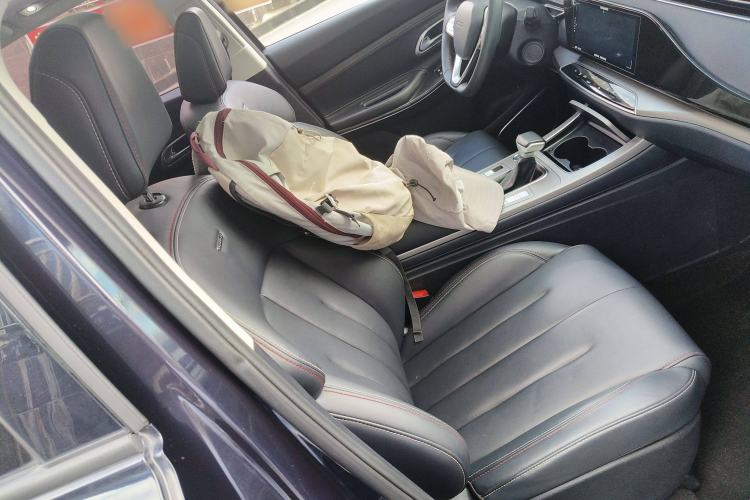 Used CHANGAN OSHAN X7 2021 1.5T Automatic Luxury Version Right Front Seat