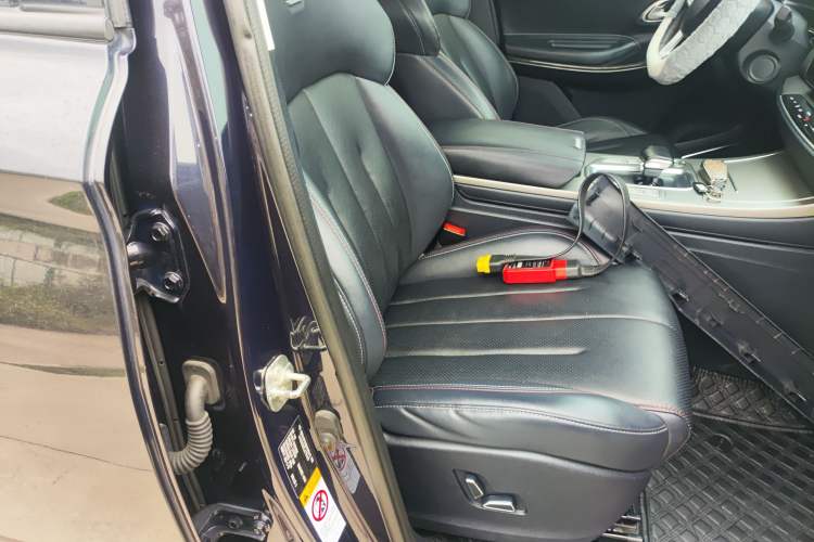 Used CHANGAN OSHAN X7 2021 1.5T Space Freedom Edition with Automatic Parking and Facial Recognition Right Front Seat