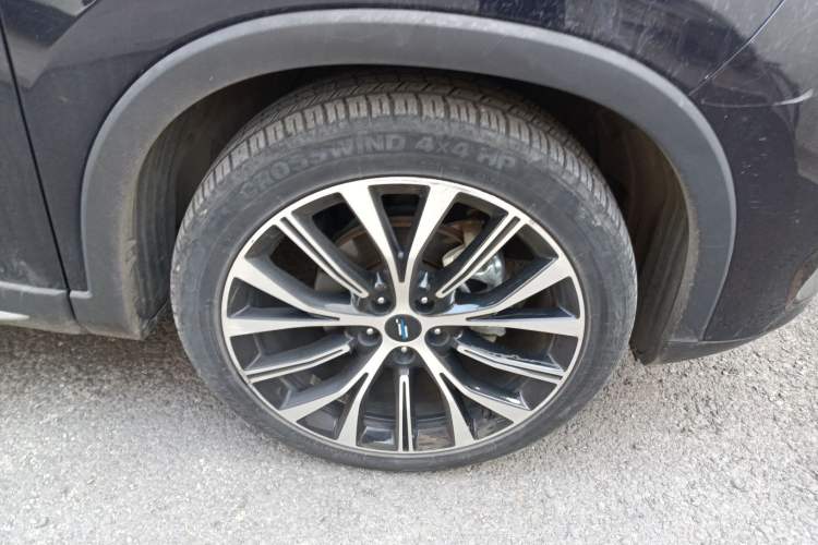 Used CHANGAN OSHAN X7 2021 1.5T Automatic Pilot Version Right Front Wheel Hub