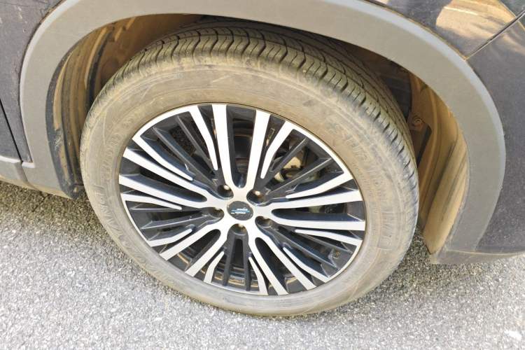 Used CHANGAN OSHAN X7 2021 1.5T Automatic Luxury Model Right Front Wheel Hub