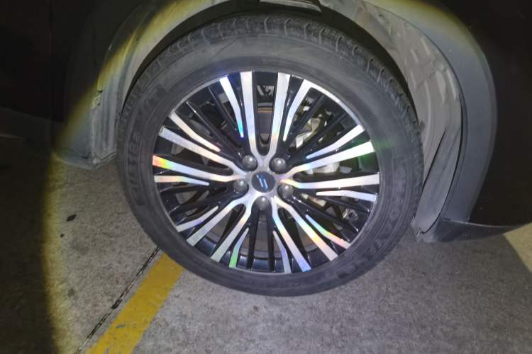 Used CHANGAN OSHAN X7 2021 1.5T Automatic Luxury Model Right Front Wheel Hub