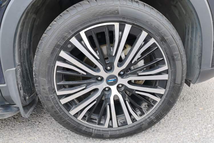 Used CHANGAN OSHAN X7 2021 1.5T Automatic Luxury Version Right Front Wheel Hub