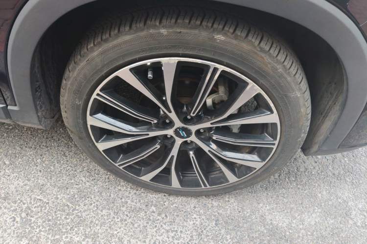 Used CHANGAN OSHAN X7 2021 1.5T Space Freedom Edition with Automatic Parking and Facial Recognition Right Front Wheel Hub