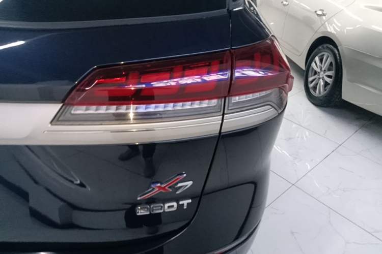 Used CHANGAN OSHAN X7 2021 1.5T Automatic Luxury Version Right Rear Taillight