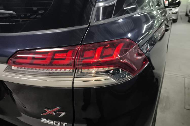 Used CHANGAN OSHAN X7 2021 1.5T Automatic Luxury Model Right Rear Taillight